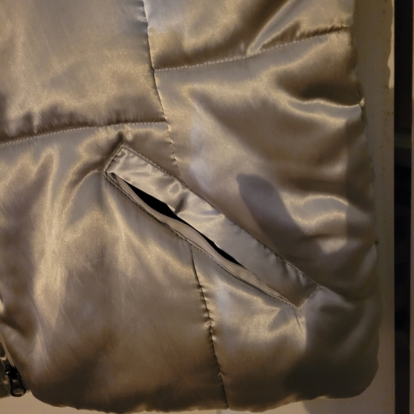 Izod Metallic Silver Puffer Vest - Picture 3 of 9